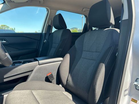 Used 2025 Nissan Rogue SV FWD image 31