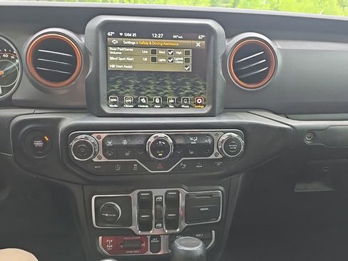 Used 2023 Jeep Gladiator Mojave w/ LED Lighting Group AWD/4WD image 21