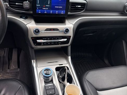 Used 2022 Ford Explorer XLT w/ Equipment Group 202A image 11