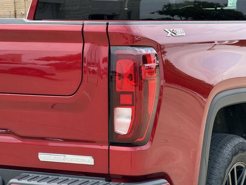 Used 2021 GMC Sierra 1500 Elevation w/ X31 Off-Road Package AWD/4WD image 7