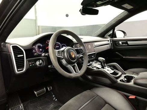 Certified 2023 Porsche Cayenne GTS AWD/4WD image 4