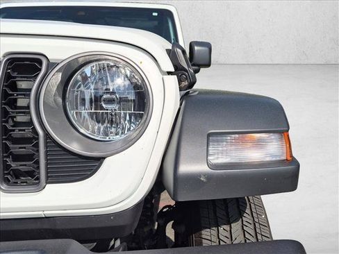 Used 2025 Jeep Gladiator Sport AWD/4WD image 28