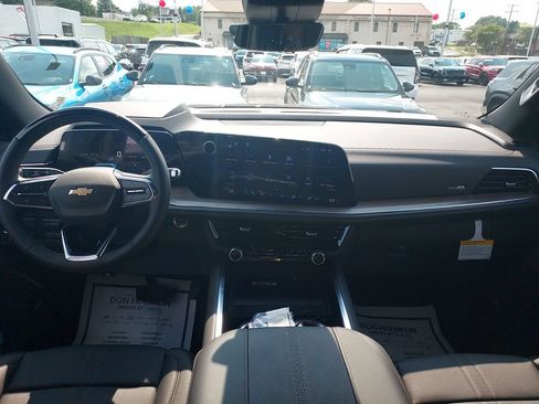 New 2026 Chevrolet Suburban High Country AWD/4WD image 15