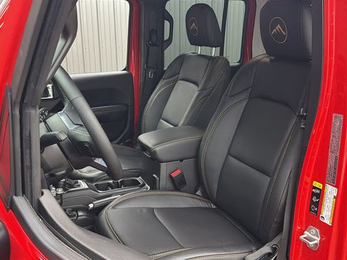 Used 2025 Jeep Wrangler Unlimited Sahara AWD/4WD image 32