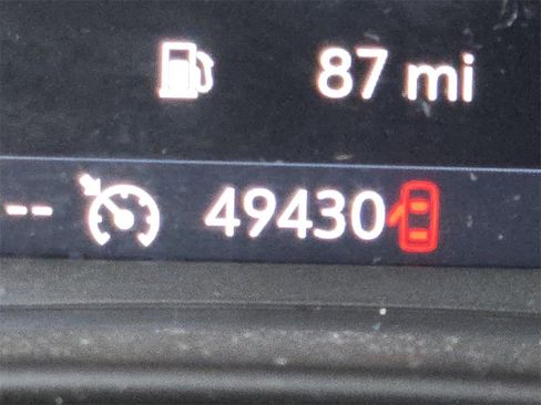 Used 2024 GMC Terrain SLT image 34