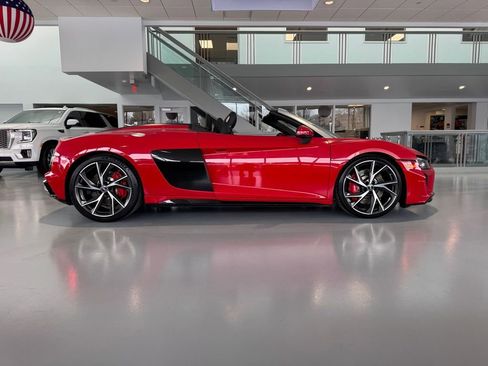 Used 2021 Audi R8 V10 w/ Premium Package image 7