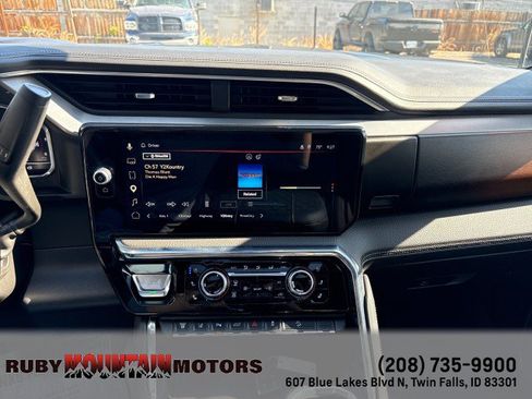 Used 2025 GMC Sierra 3500 Denali w/ Denali Reserve Package AWD/4WD image 17