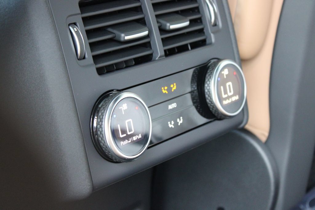 New 2026 Land Rover Discovery Dynamic SE AWD/4WD image 12