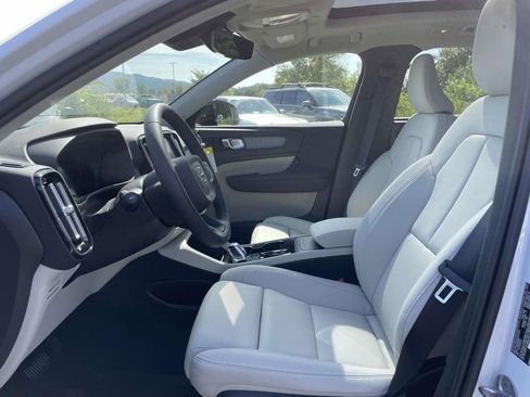 New 2026 Volvo XC40 B5 Plus w/ Protection Package Premier image 9