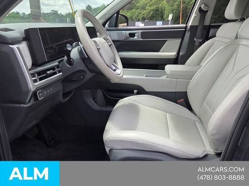 Used 2025 Hyundai Santa Fe SEL FWD image 4