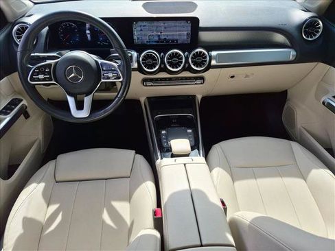 Used 2022 Mercedes-Benz GLB 250 4MATIC image 18