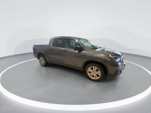 Used 2017 Honda Ridgeline RT image 2