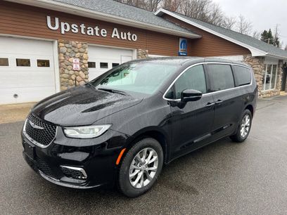 New 2026 Chrysler Pacifica Select