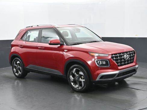 Used 2022 Hyundai Venue Limited image 7