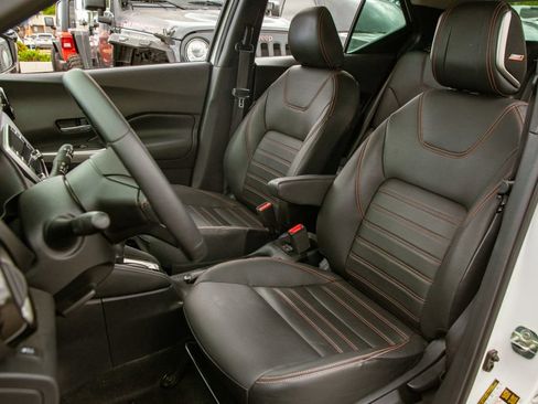 Used 2019 Nissan Kicks SR w/ SR Premium Package FWD image 13