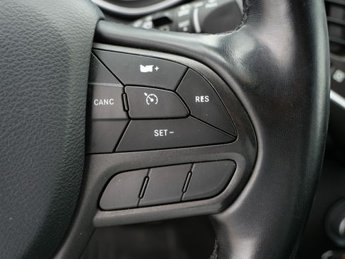 Used 2020 Jeep Cherokee Trailhawk w/ Cold Weather Group AWD/4WD image 28