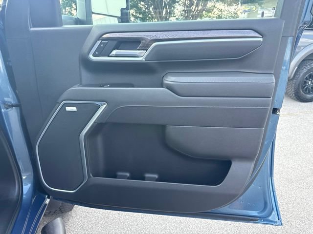 Used 2025 Chevrolet Silverado 2500 LTZ w/ LTZ Convenience Package AWD/4WD image 35