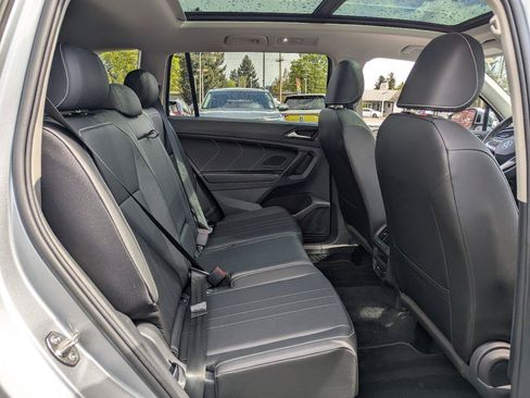 Used 2023 Volkswagen Tiguan SE w/ Panoramic Sunroof Package AWD/4WD image 30