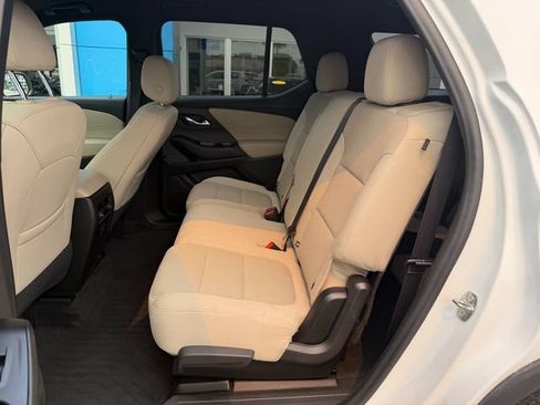 Used 2022 Chevrolet Traverse LS FWD image 14