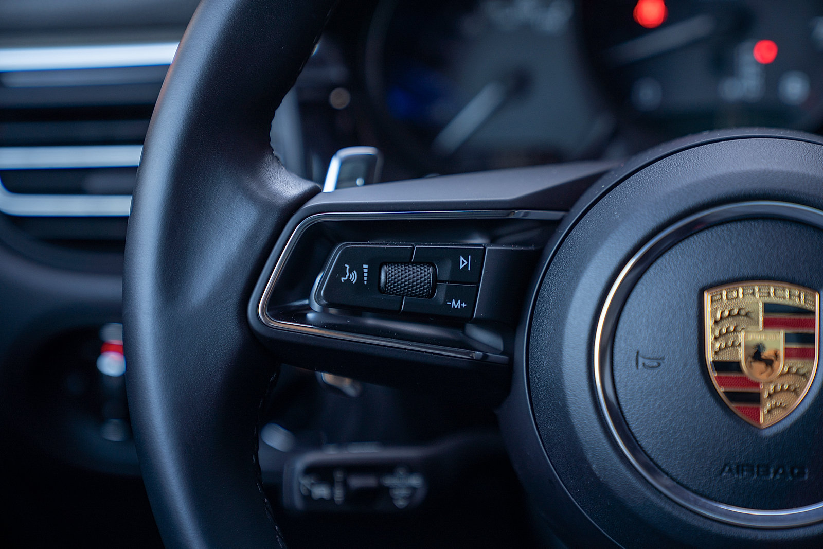 Certified 2026 Porsche Macan AWD/4WD image 7