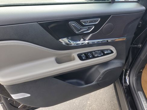 New 2026 Lincoln Corsair Premiere image 8