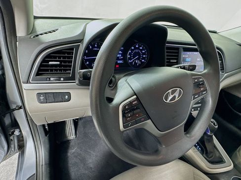 Used 2017 Hyundai Elantra SE FWD image 11