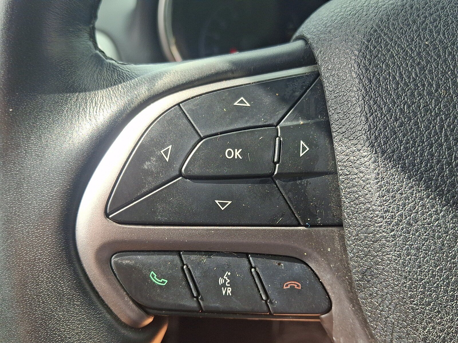 Used 2018 Jeep Grand Cherokee Altitude AWD/4WD image 24