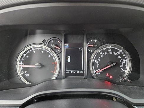 Used 2020 Toyota 4Runner 4WD image 30