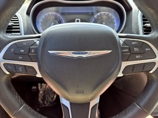 Used 2015 Chrysler 300 Limited RWD image 29