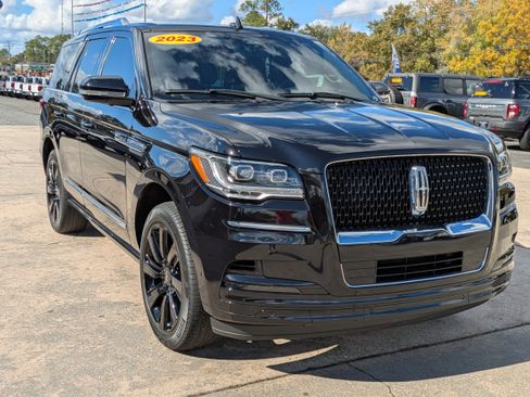 Used 2023 Lincoln Navigator Reserve image 4