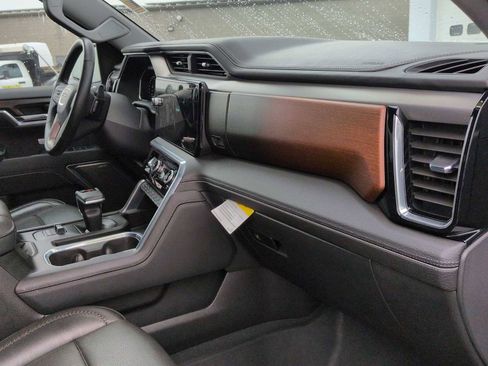 Used 2023 Jeep Grand Cherokee Limited w/ Black Appearance Package image 25