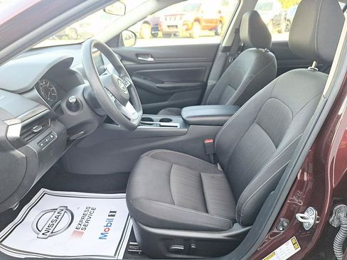 Certified 2025 Nissan Altima 2.5 SV FWD image 11