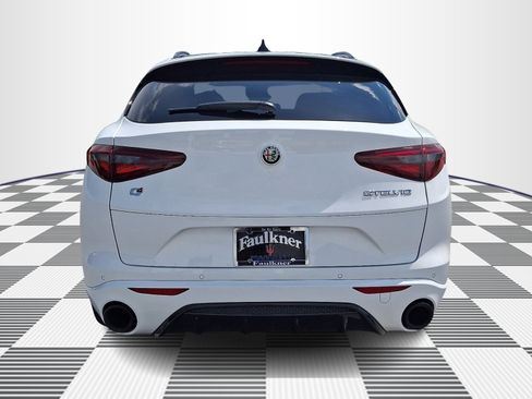 Used 2022 Alfa Romeo Stelvio Veloce AWD/4WD image 5