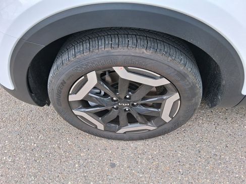 Used 2025 Kia Telluride S image 32