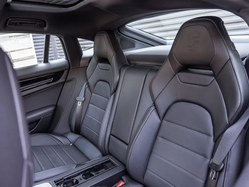 Used 2025 Porsche Panamera image 21