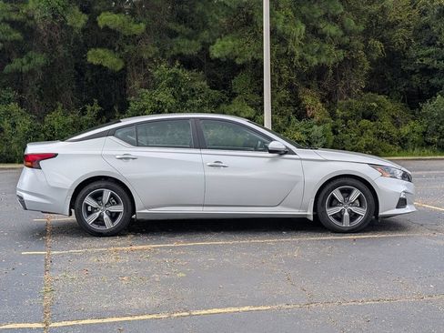 Used 2022 Nissan Altima 2.5 S FWD image 2