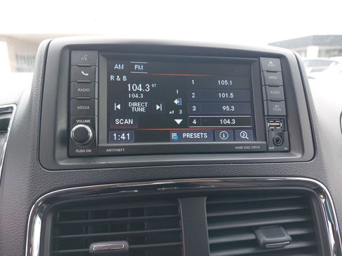 Used 2019 Dodge Grand Caravan SE image 23