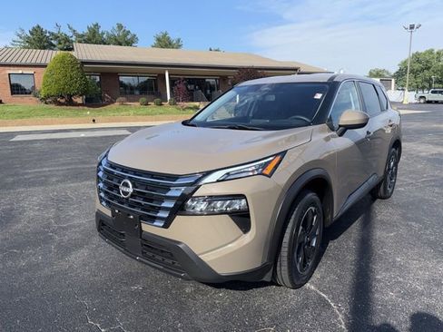 Used 2024 Nissan Rogue SV AWD/4WD image 9