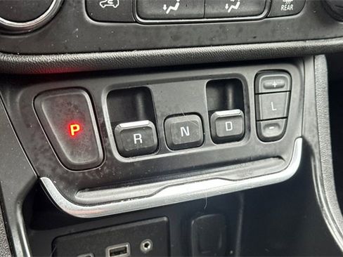 Used 2020 GMC Terrain SLE w/ Elevation Edition image 33