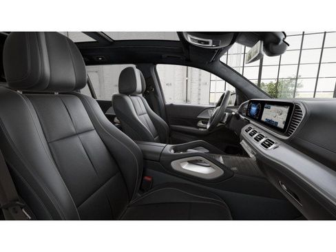 Used 2024 Mercedes-Benz GLS 580 4MATIC image 4