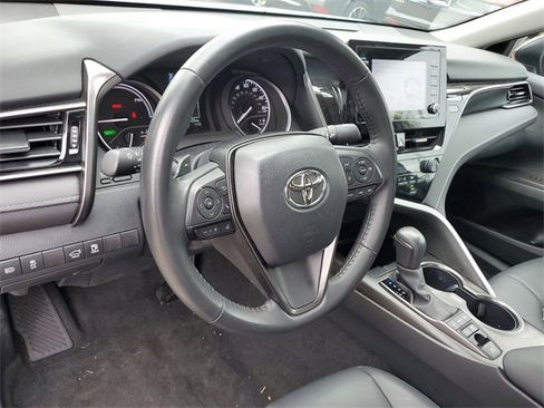Used 2024 Toyota Camry SE image 7
