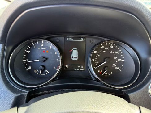 Used 2017 Nissan Rogue SV image 26