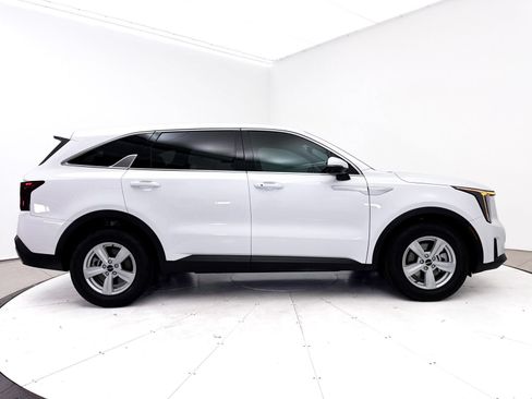 Used 2025 Kia Sorento LX FWD image 40