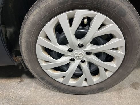 Used 2019 Toyota Corolla LE image 36