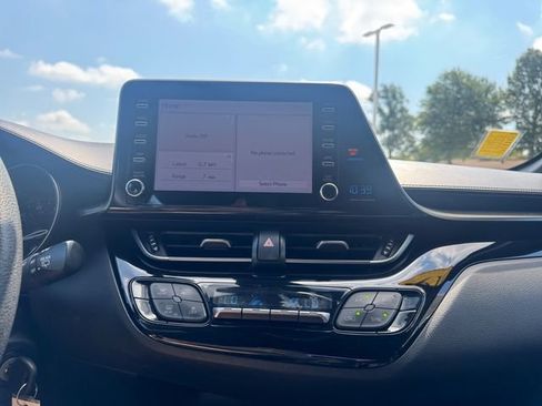 Used 2019 Toyota C-HR LE FWD image 21