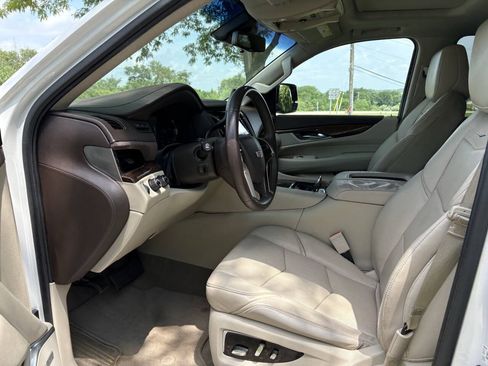 Used 2017 Cadillac Escalade Luxury AWD/4WD image 11