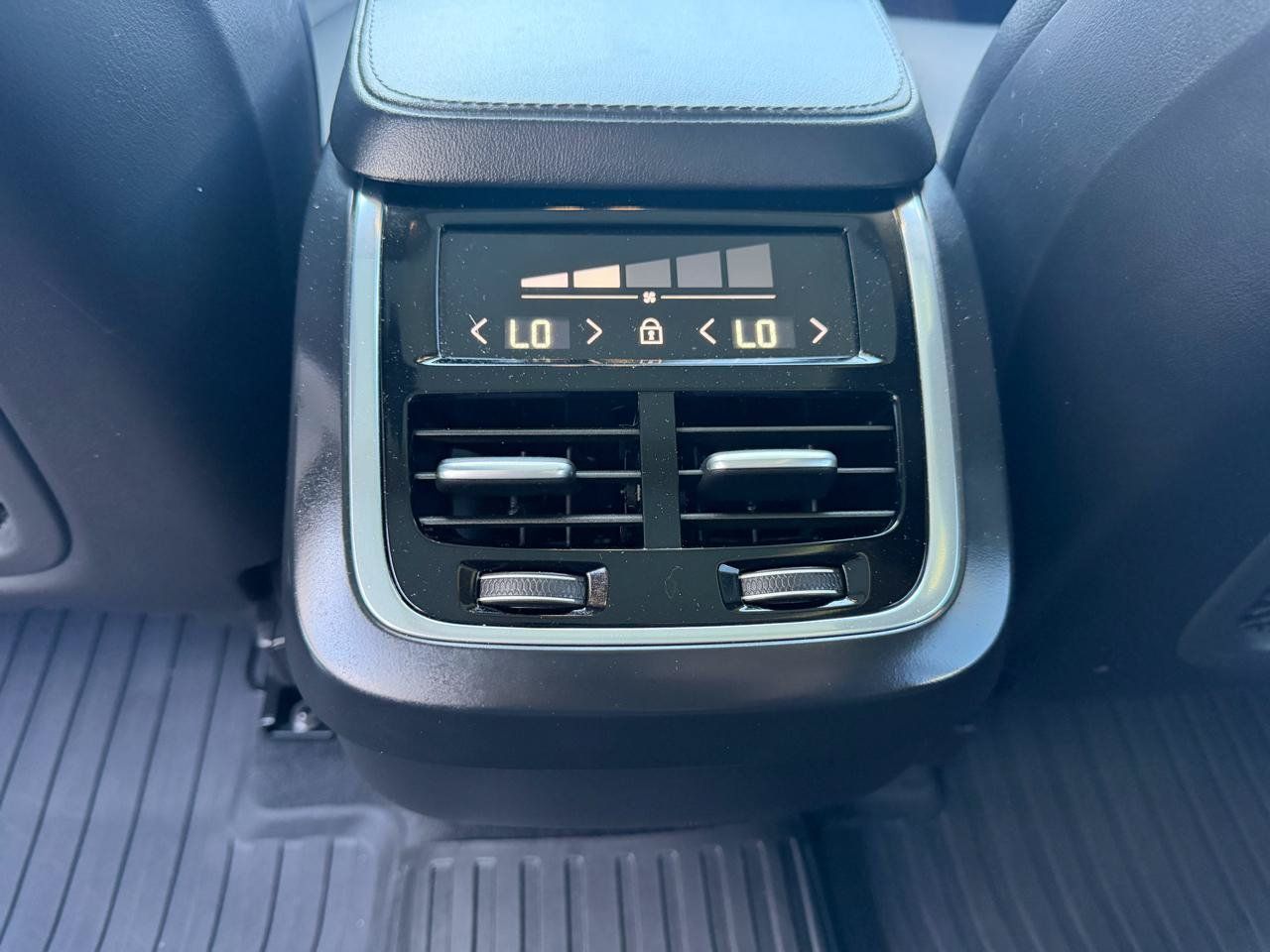 Used 2024 Volvo XC90 B5 Core w/ Protection Package Premier AWD/4WD image 19