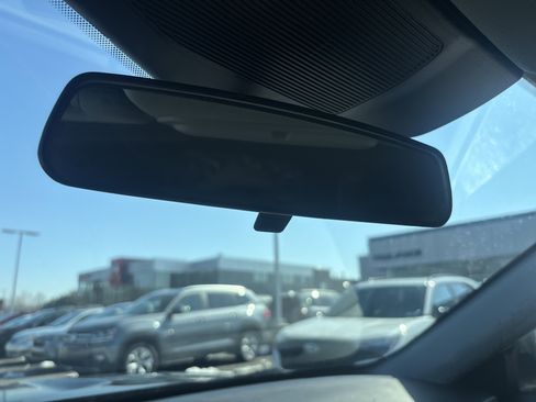 Used 2022 Ford Explorer XLT image 29