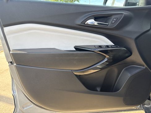 Used 2025 Chevrolet Trax LT FWD image 12