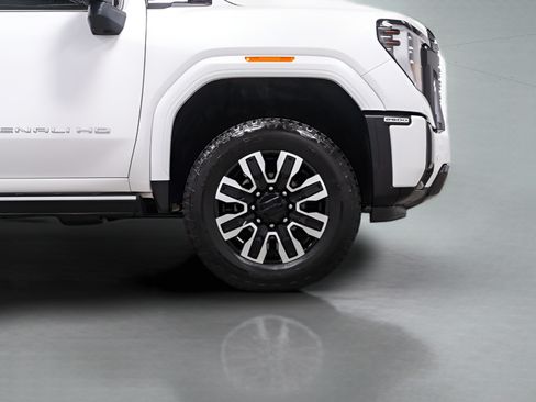 Used 2025 GMC Sierra 2500 Denali Ultimate AWD/4WD image 7